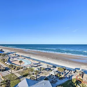 Oceanfront Resort-style Getaway - Walk To Beach! Apartment